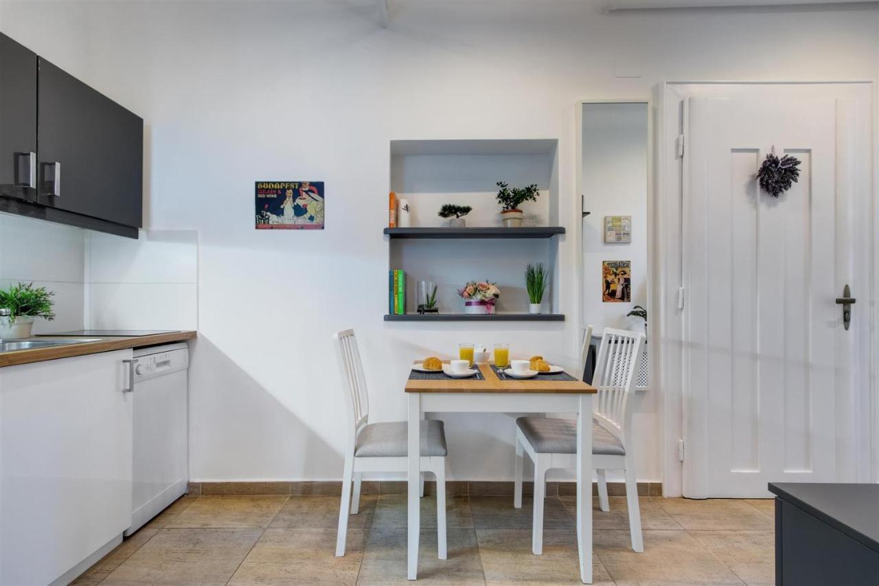Premium Szervita Square Appartement Boedapest